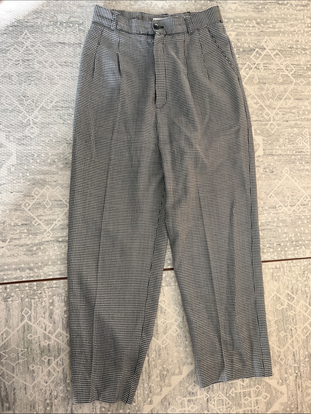 Vintage Joan Walter’s Petite High-Waist Houndstooth Tapered Pants